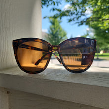 Load image into Gallery viewer, Oversized Cat Eye Sunglasses
