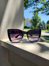 Load image into Gallery viewer, Gold Edge Sunglasses
